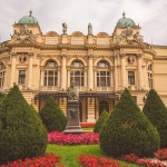 Another view of the Juliusz Słowacki Theatre in Kraków, because it's basically the most beautiful building ever.