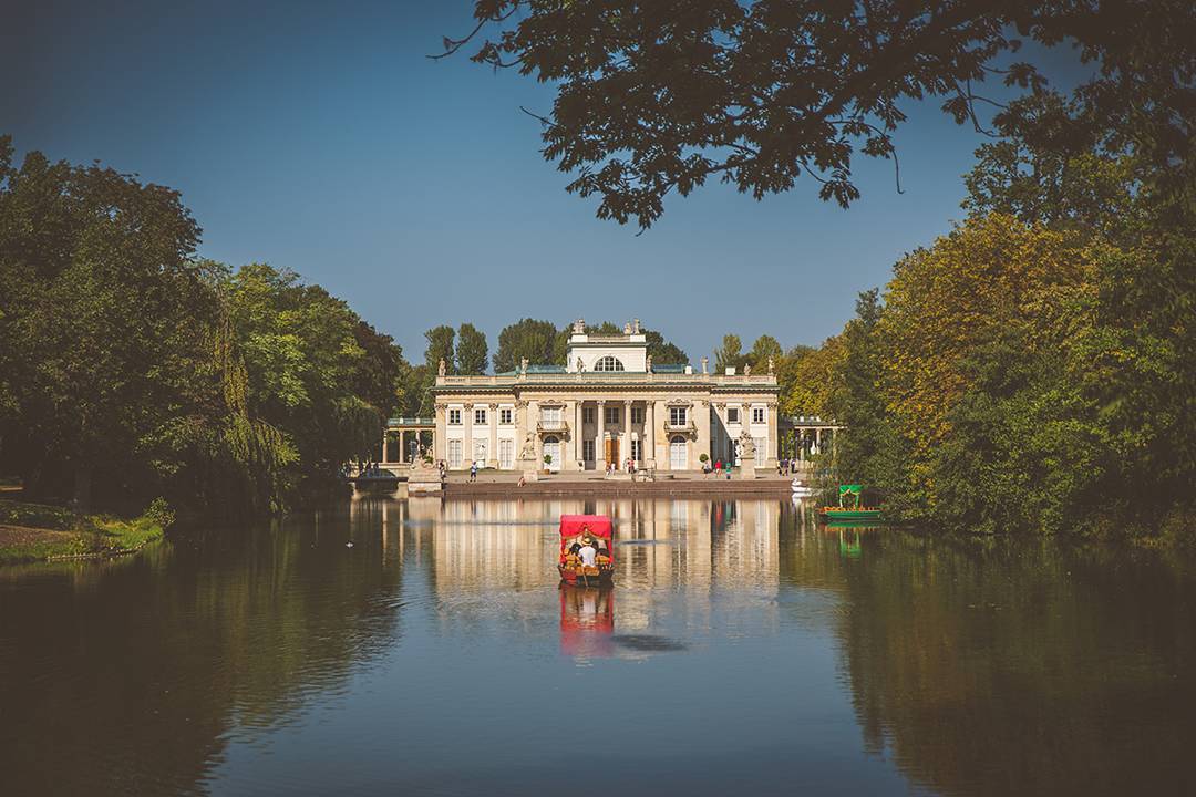 The pałac Łazienkowski (or Palace on the Isle) in Łazienki Park was originally a bathhouse built in the 1600s, but it became the Polish king's summer residence in the 1700s. My boyfriend's uncle was the director of Łazienki Park until his recent death, so Jack got to spend his visits back to Poland living in the castle apartment and running around the park after hours. I've seen old home movies of him unwrapping Christmas gifts . . . in a castle.