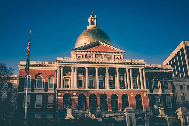 A typical day in Boston: gorgeous historic architecture (Massachusetts State House, Charles…
