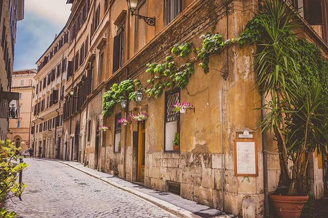 Pretty streets of Rome.⁠